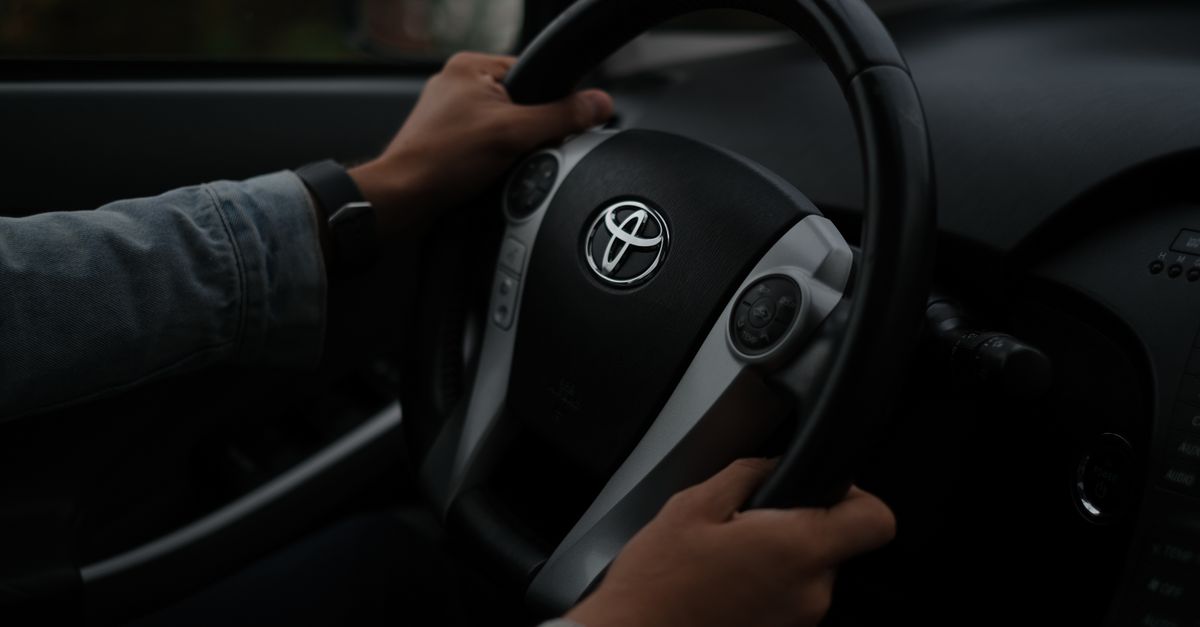 Toyota car key fob — מנעולן בגבעתיים