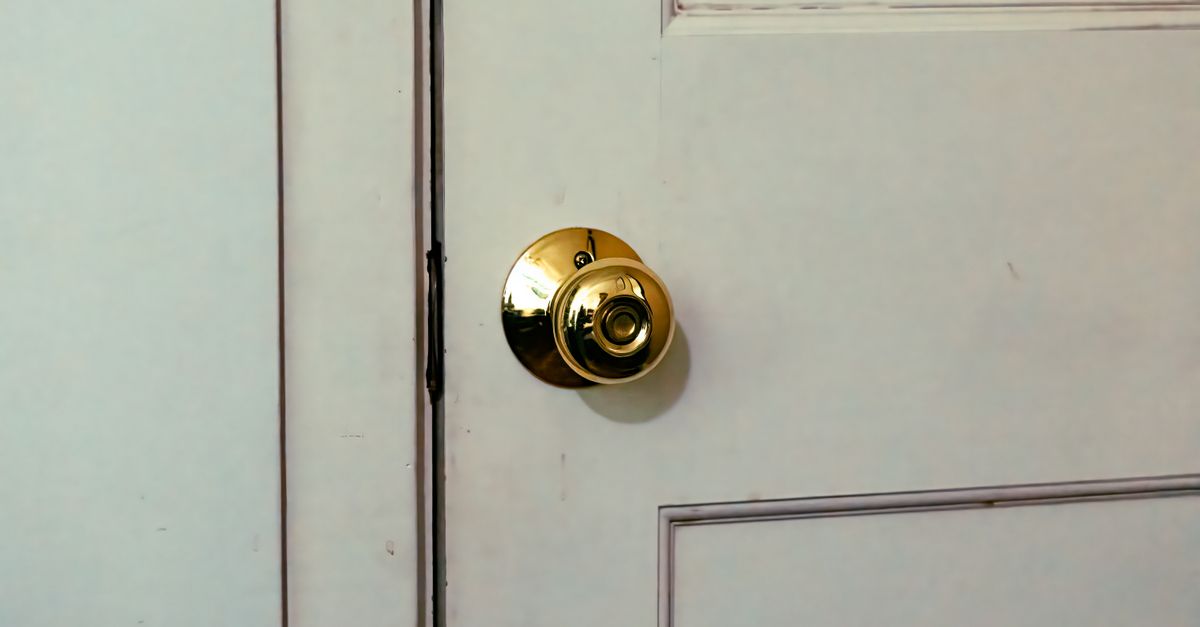 door security hardware — מנעולן בגבעתיים