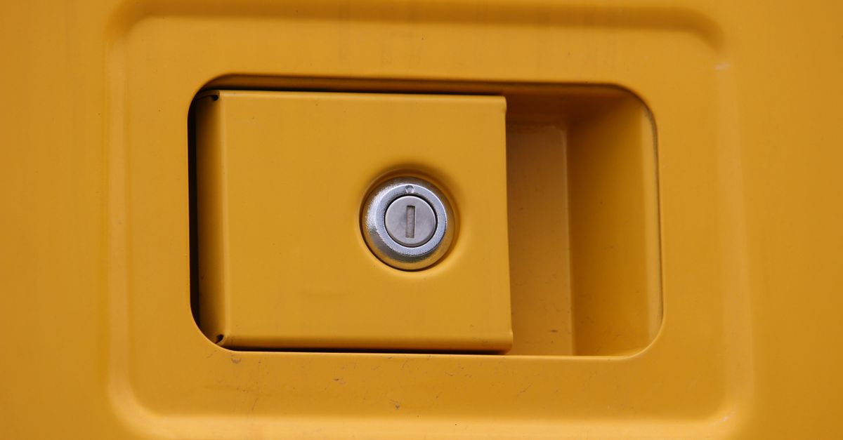 front door lock key — מנעולן בגבעתיים